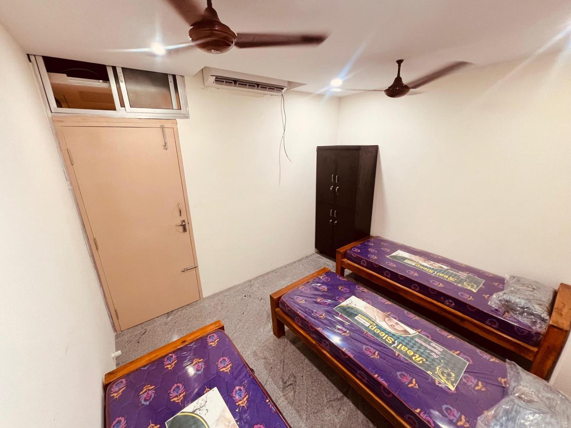 Hostel Apex Mens Pg - *