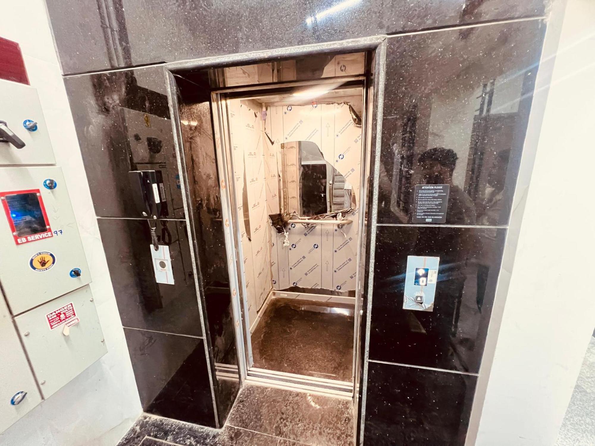 Hostel Apex Mens Pg - *